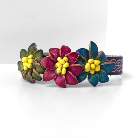 New Handmade Handcrafted Genuine Leather Tri Flower Bracelet - Picture 2 of 6